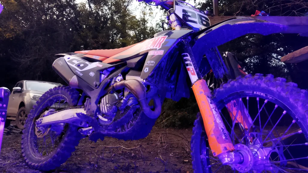 LEMR Motocross de Dreux : Loactscene en charge de la sonorisation, de l'éclairage et des effets spéciaux