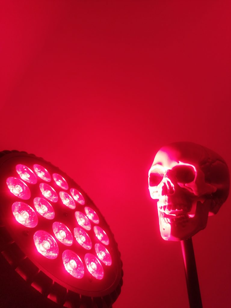 mise en lumière de vos événements thématisés : locat'scene propose à la location du matériel événementiel adaptés à vos soirées d'halloween