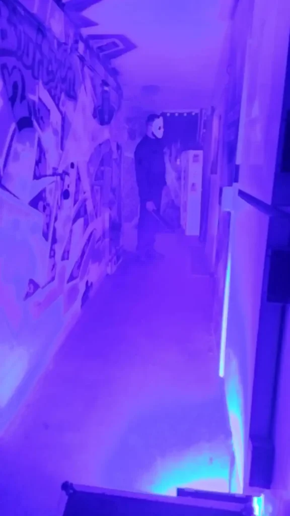 projecteurs UV pour un rendu surnaturel pour Halloween dans les yvelines