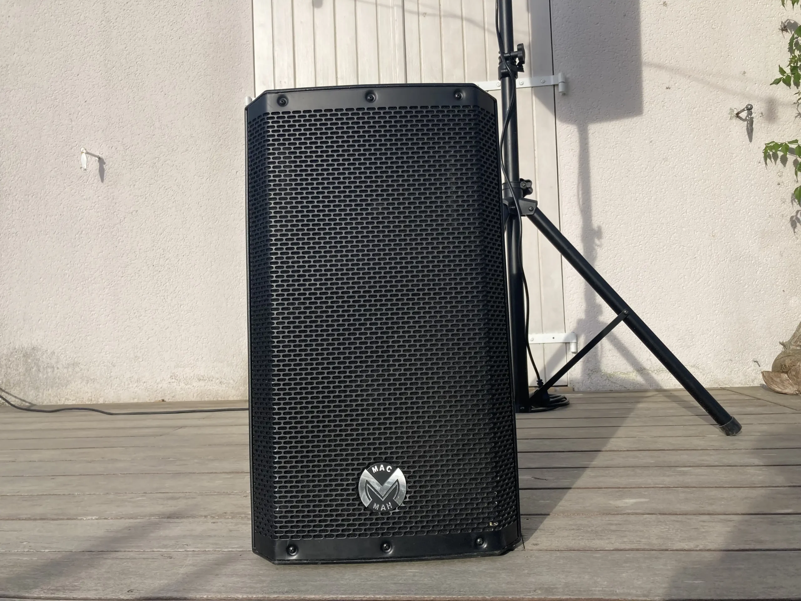 Location de sonorisation dans les yvelines : nos conseils pour éviter les larsens et réussir votre installation audio.