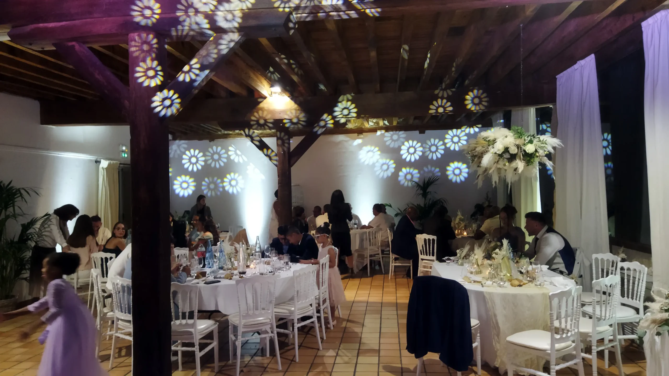Un mariage sublimé par la lumière et les effets spéciaux