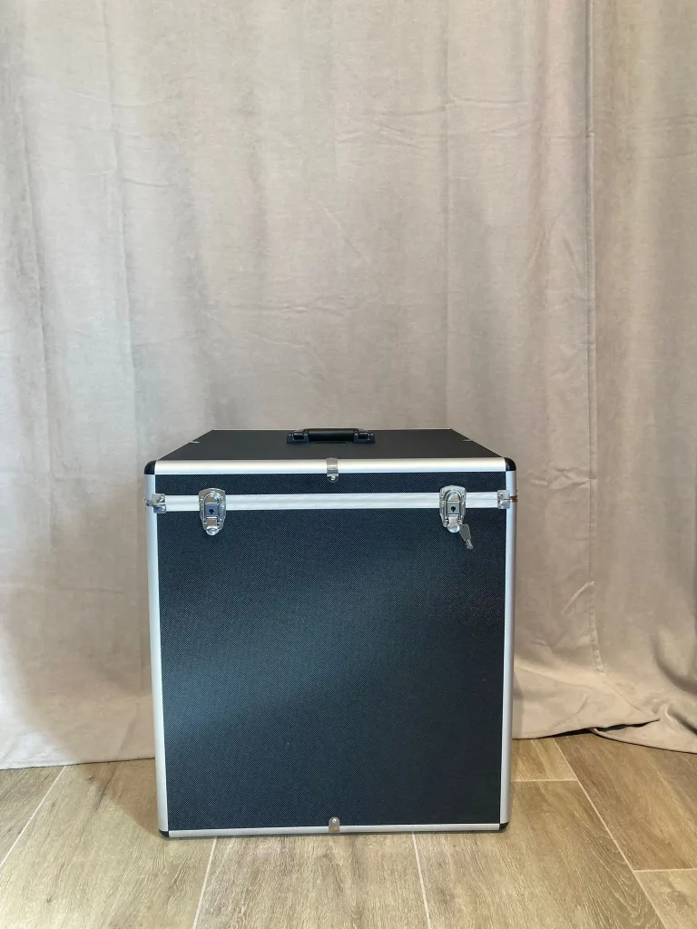 Flight case de transport pour la boule à facettes du kit soirée disco disponible à la location